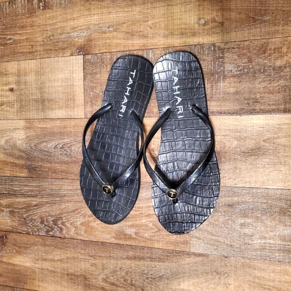 Tahari Rubber Flip Flops sz.7/8